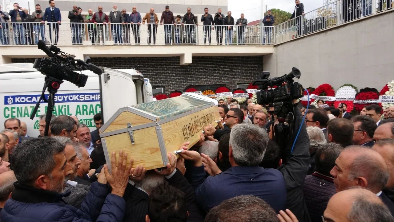 Kılıçdaroğlu’nun kardeşi Celal Kılıçdaroğlu son yolculuğuna uğurlandı 3