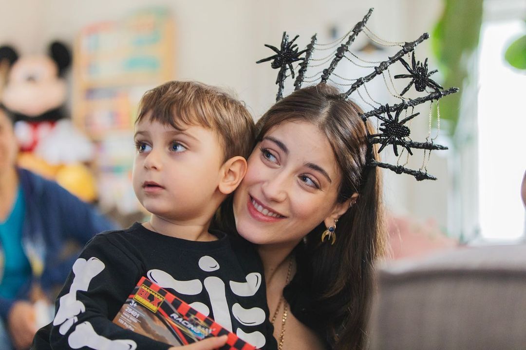 İkinci kez anne - baba olmaya hazırlanan Hazal Kaya ile Ali Atay'ın oğlu Fikret Ali 3 yaşına bastı 5