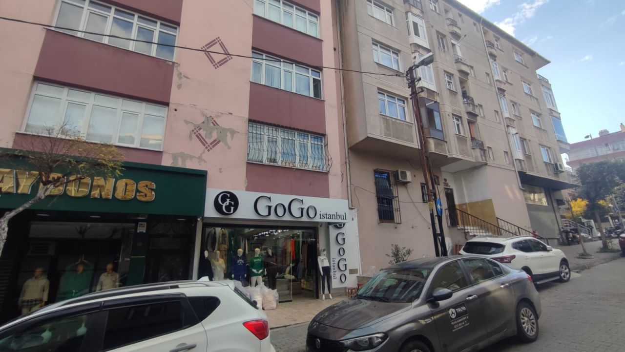 Güngören'de 3. kattan düşen kediyi havada yakaladı 5