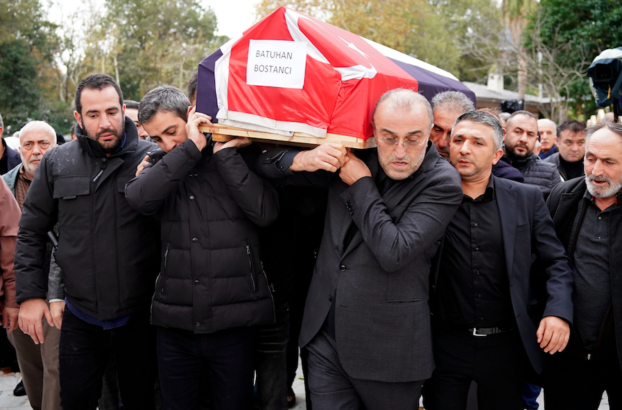 Abdurrahim Albayrak'ın torunu Batuhan Bostancı gözyaşları içinde son yolculuğuna uğurlandı 7