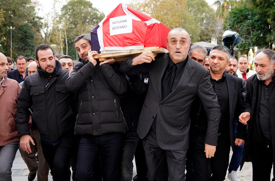 Abdurrahim Albayrak'ın torunu Batuhan Bostancı gözyaşları içinde son yolculuğuna uğurlandı 2