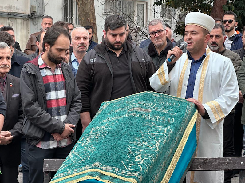 Amasya'daki kazada hayatını kaybeden tiyatro organizatörü Özgür Karataş gözyaşları içinde toprağa verildi 6