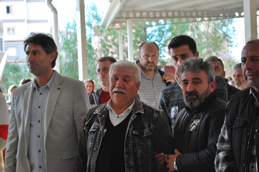 Amasya'daki trafik kazasında hayatını kaybeden tiyatro yapımcısı Tolga Güleryüz'e acı veda 8