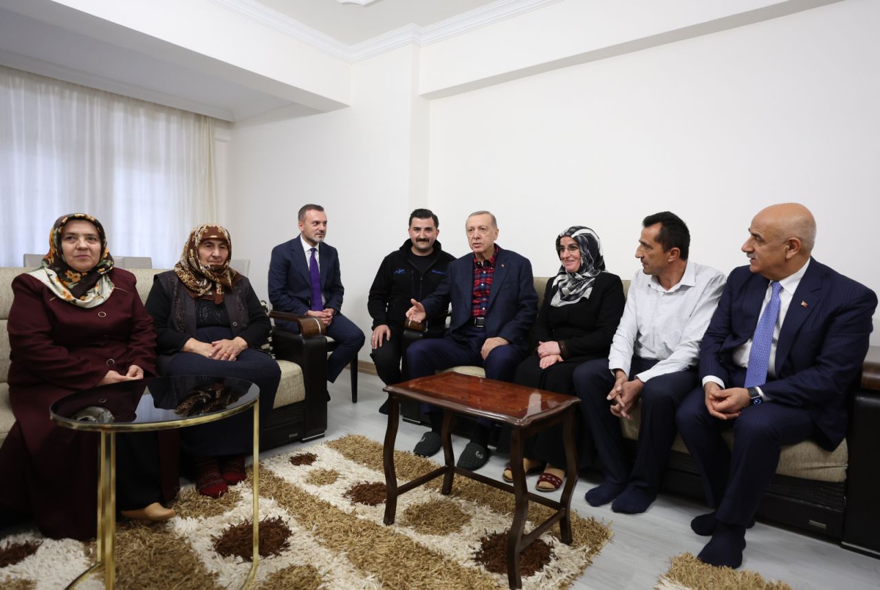Cumhurbaşkanı Erdoğan vatandaşın evine misafir oldu 1