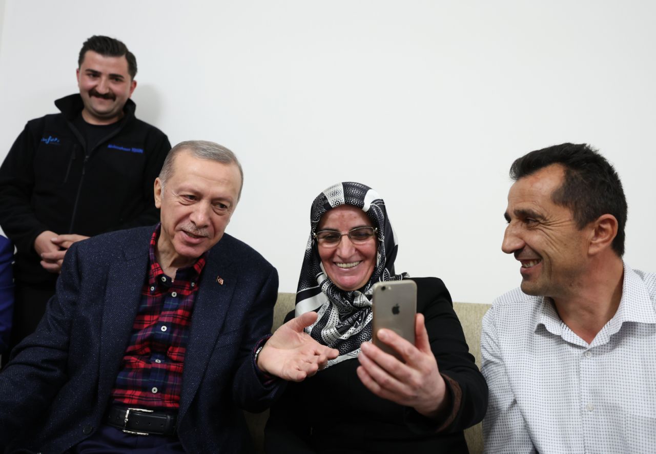 Cumhurbaşkanı Erdoğan vatandaşın evine misafir oldu 3