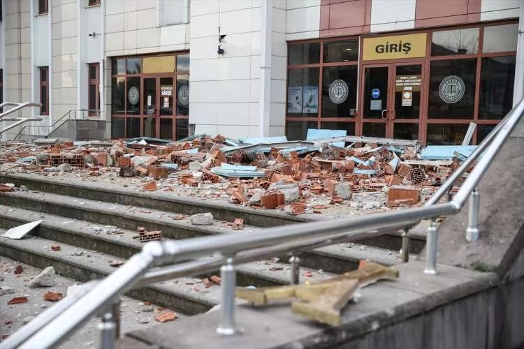 Binalar yıkıldı, evler hasar gördü! Düzce depreminin şiddeti gün ağarınca ortaya çıktı! 9