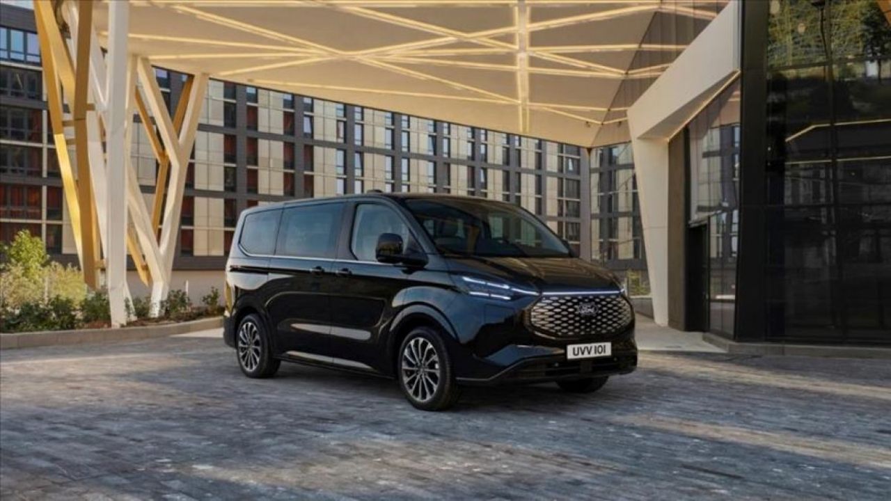 Ford, Kocaeli fabrikasında üreteceği E-Tourneo Custom’u tanıttı 1