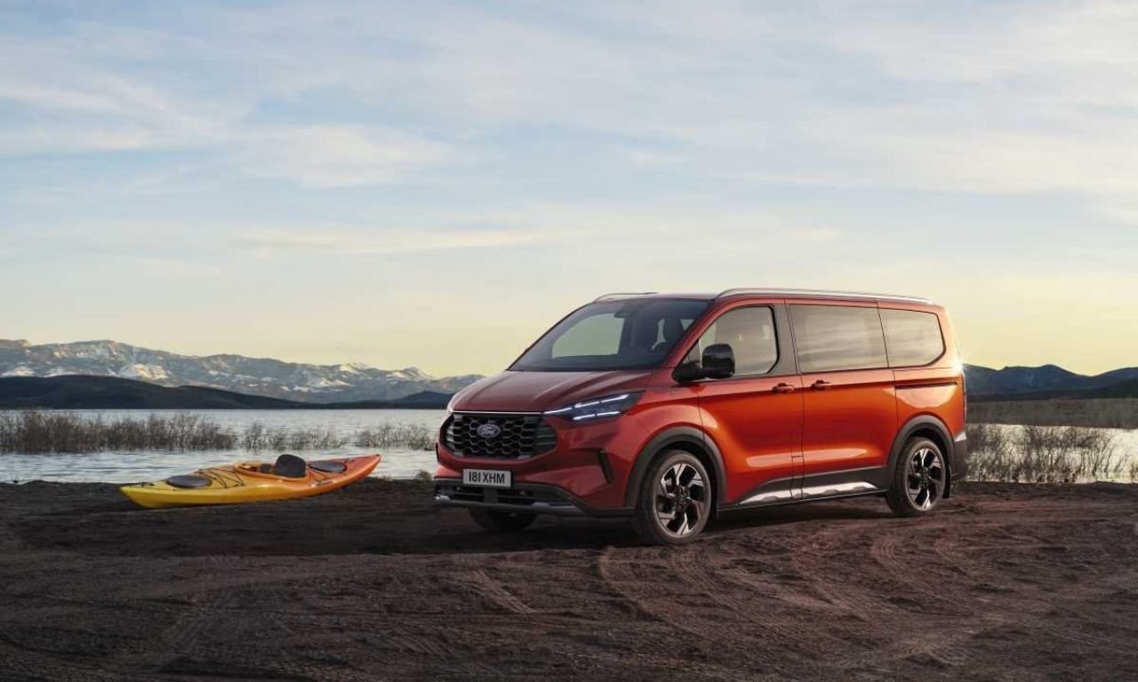 Ford, Kocaeli fabrikasında üreteceği E-Tourneo Custom’u tanıttı 2