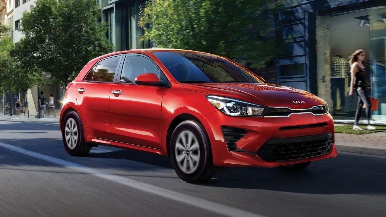 Kia Fiyat Kozunu Devreye Soktu! En Büyük Rakibi Clio'ya Fark Attı 7