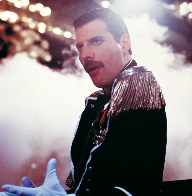 Efsanevi müzisyen Freddie Mercury ölüm yıl dönümünde unutulmadı... Sevgilisiyle çekilen görülmemiş fotoğrafları gündem oldu 24