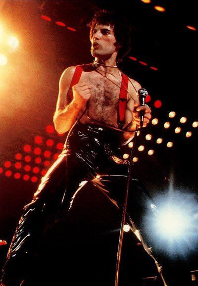 Efsanevi müzisyen Freddie Mercury ölüm yıl dönümünde unutulmadı... Sevgilisiyle çekilen görülmemiş fotoğrafları gündem oldu 15