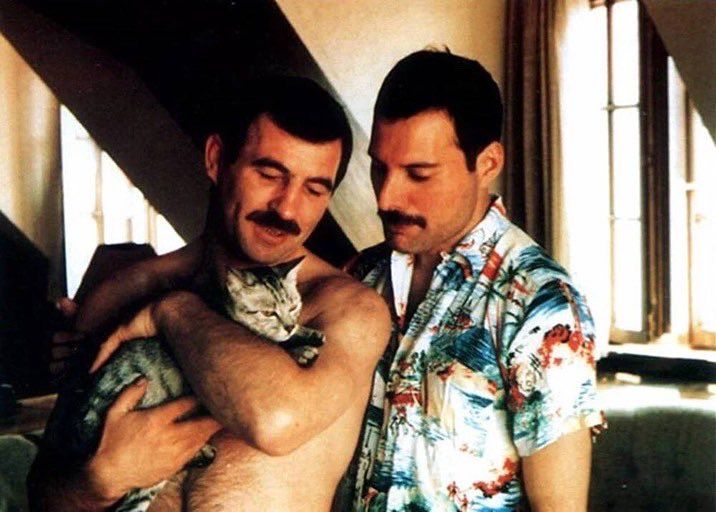 Efsanevi müzisyen Freddie Mercury ölüm yıl dönümünde unutulmadı... Sevgilisiyle çekilen görülmemiş fotoğrafları gündem oldu 14