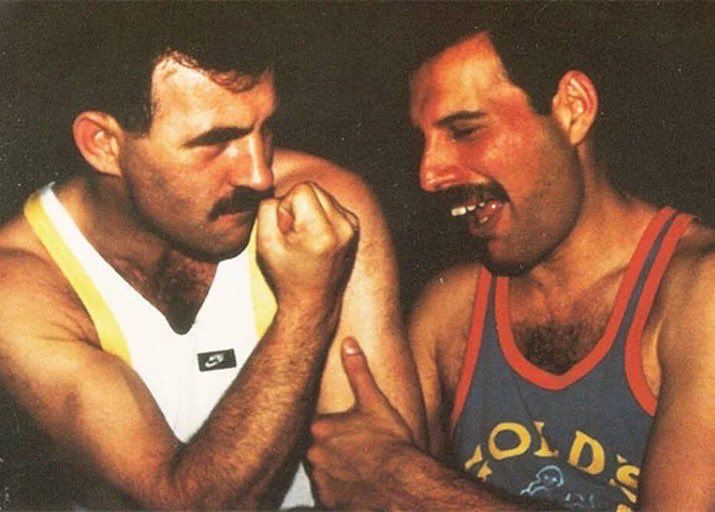Efsanevi müzisyen Freddie Mercury ölüm yıl dönümünde unutulmadı... Sevgilisiyle çekilen görülmemiş fotoğrafları gündem oldu 3
