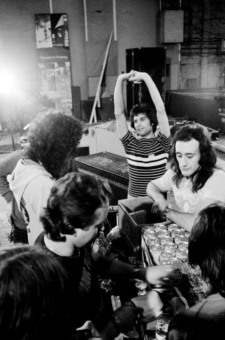 Efsanevi müzisyen Freddie Mercury ölüm yıl dönümünde unutulmadı... Sevgilisiyle çekilen görülmemiş fotoğrafları gündem oldu 10