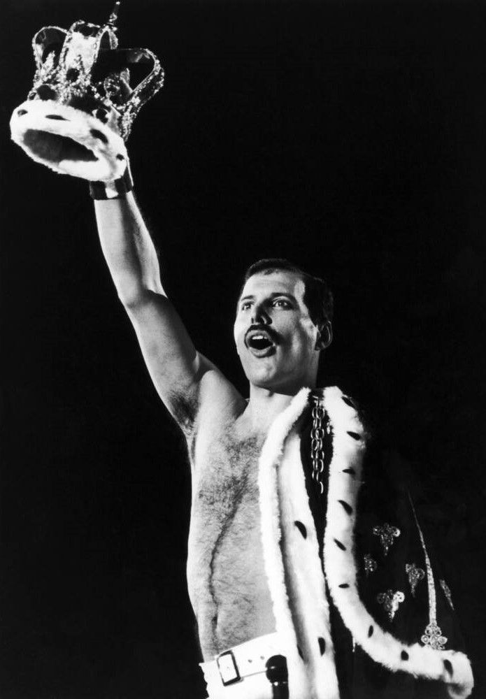Efsanevi müzisyen Freddie Mercury ölüm yıl dönümünde unutulmadı... Sevgilisiyle çekilen görülmemiş fotoğrafları gündem oldu 9