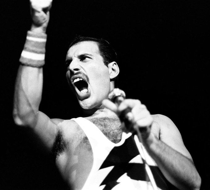 Efsanevi müzisyen Freddie Mercury ölüm yıl dönümünde unutulmadı... Sevgilisiyle çekilen görülmemiş fotoğrafları gündem oldu 8
