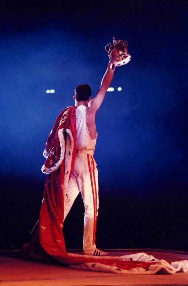 Efsanevi müzisyen Freddie Mercury ölüm yıl dönümünde unutulmadı... Sevgilisiyle çekilen görülmemiş fotoğrafları gündem oldu 19