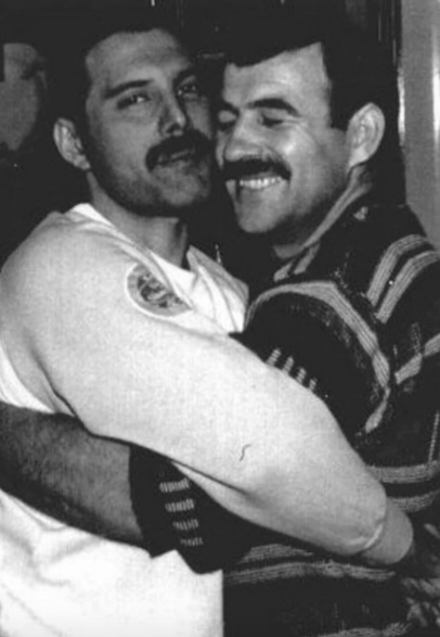 Efsanevi müzisyen Freddie Mercury ölüm yıl dönümünde unutulmadı... Sevgilisiyle çekilen görülmemiş fotoğrafları gündem oldu 1