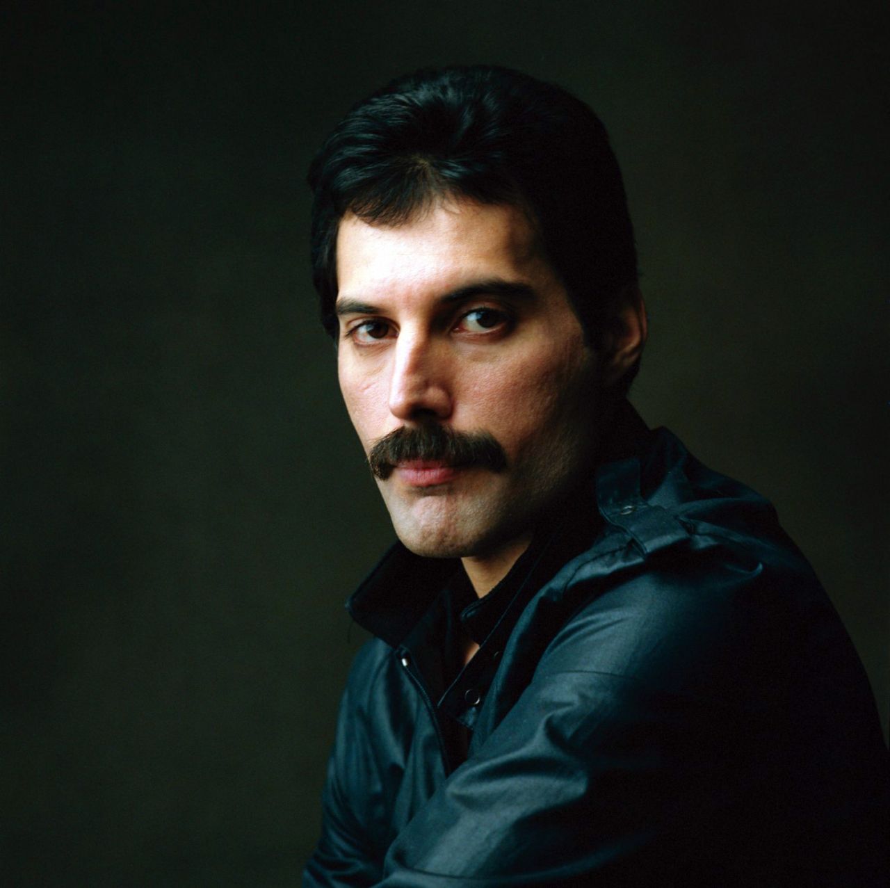 Efsanevi müzisyen Freddie Mercury ölüm yıl dönümünde unutulmadı... Sevgilisiyle çekilen görülmemiş fotoğrafları gündem oldu 18