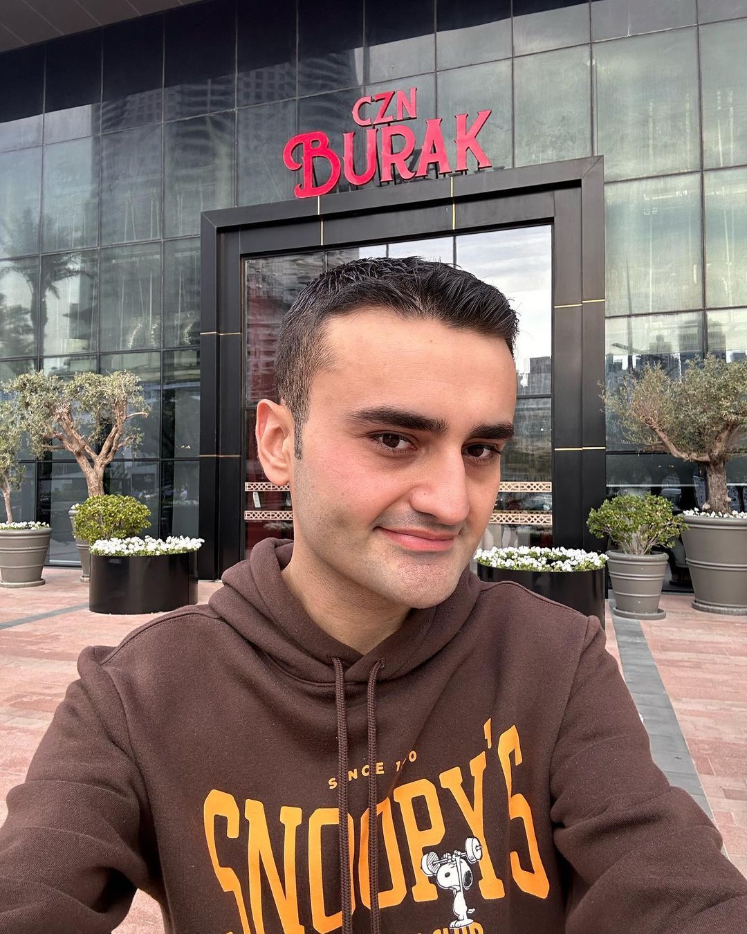 ''Aylık kazancım 30 bin TL'' diyen CZN Burak eleştiri yağmuruna tutulmuştu... Fenomen işletmeci işin aslını anlattı 1