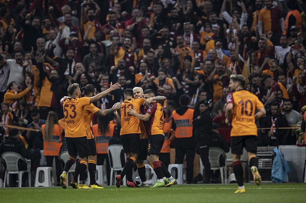 Galatasaray'da bomba patlıyor! 2 transfer 2 ayrılık... 2