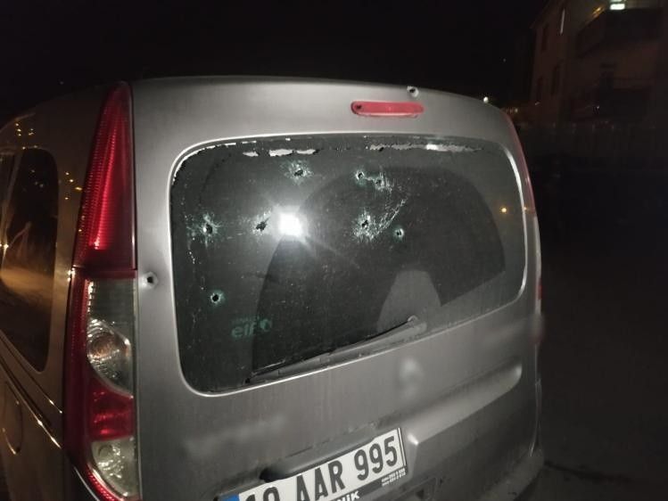 Çorum'da iki grup arasında kavga çıktı, bıçak çekildi, silah patladı... Polis aracına kurşun isabet etti 1