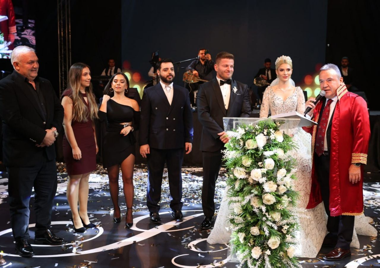 İsmail Balaban ile İlayda Şeker evlendi! İkinci düğünü Antalya'da yaptılar 14
