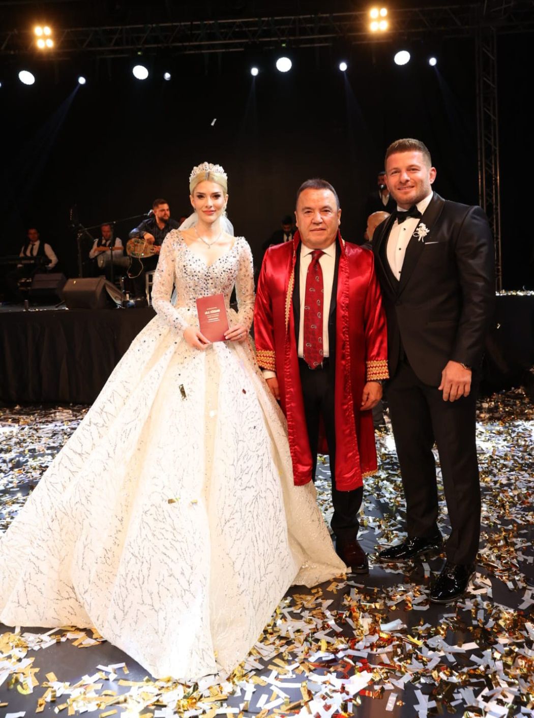 İsmail Balaban ile İlayda Şeker evlendi! İkinci düğünü Antalya'da yaptılar 6
