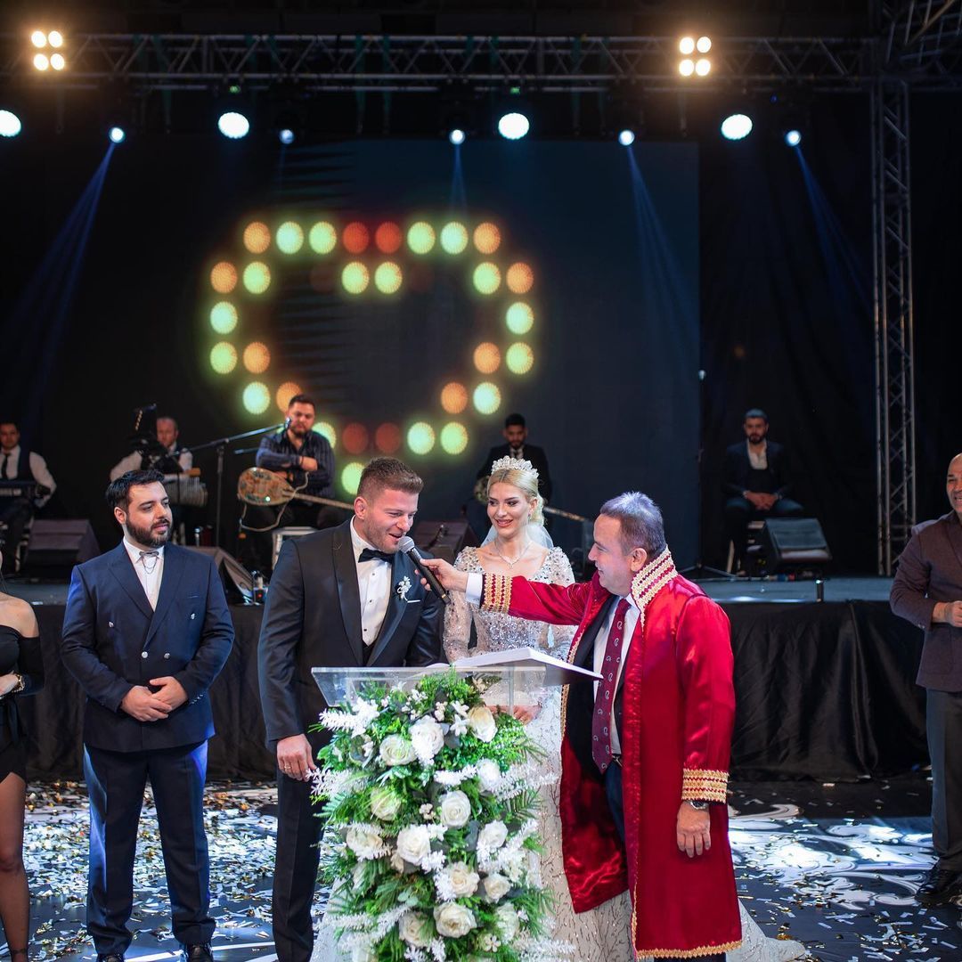 İsmail Balaban ile İlayda Şeker evlendi! İkinci düğünü Antalya'da yaptılar 1