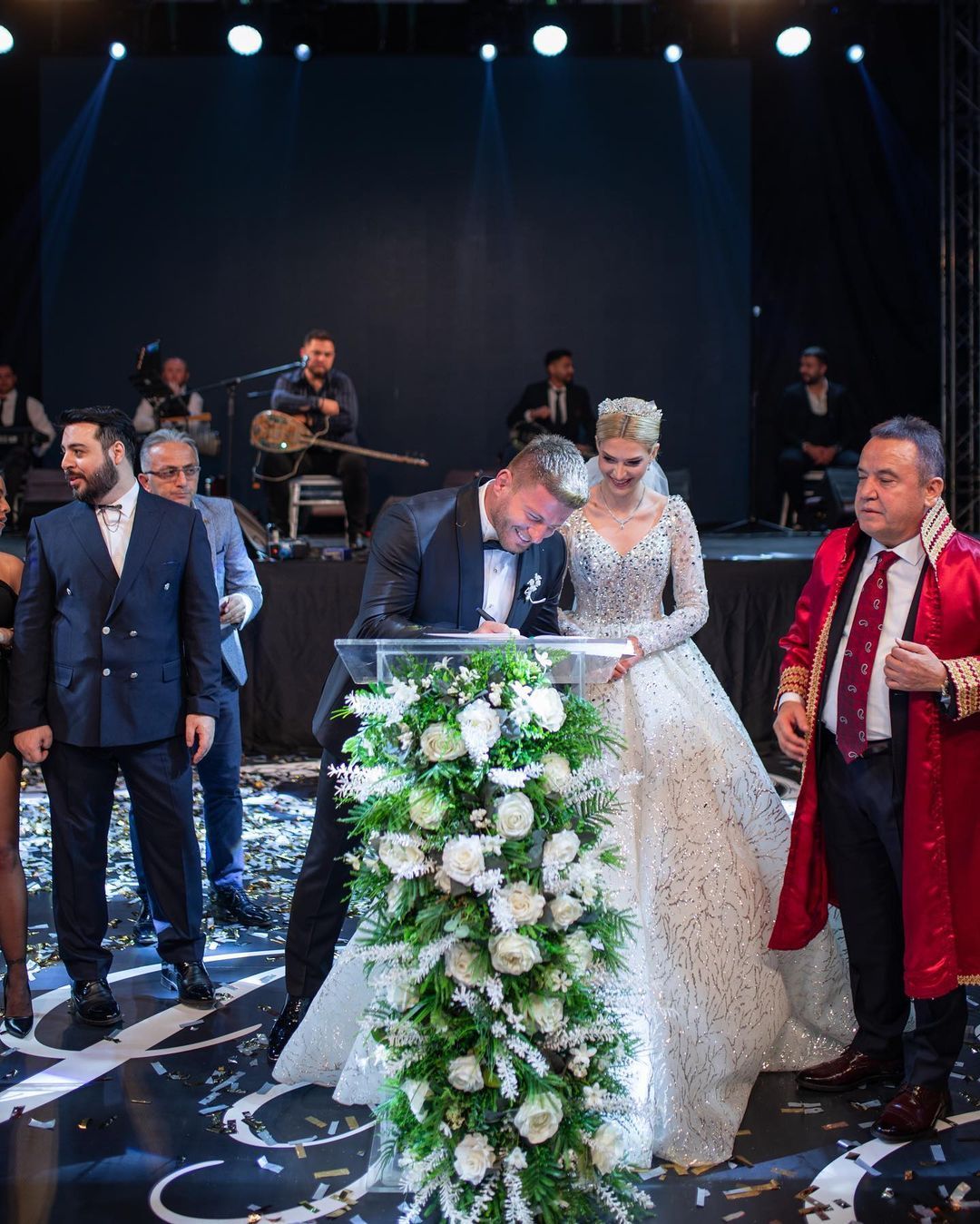 İsmail Balaban ile İlayda Şeker evlendi! İkinci düğünü Antalya'da yaptılar 10