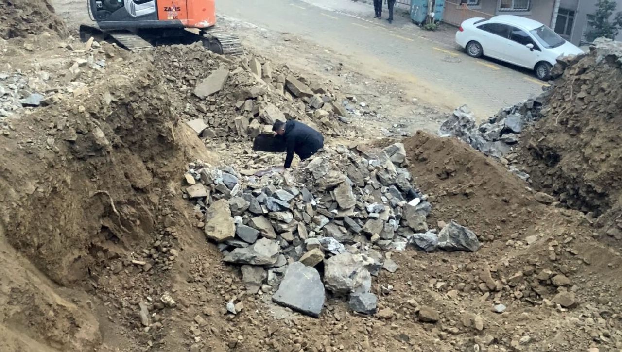 Kağıthane'de esrarengiz olay! Kazı sırasında kafatası ve iskelet bulundu! 3