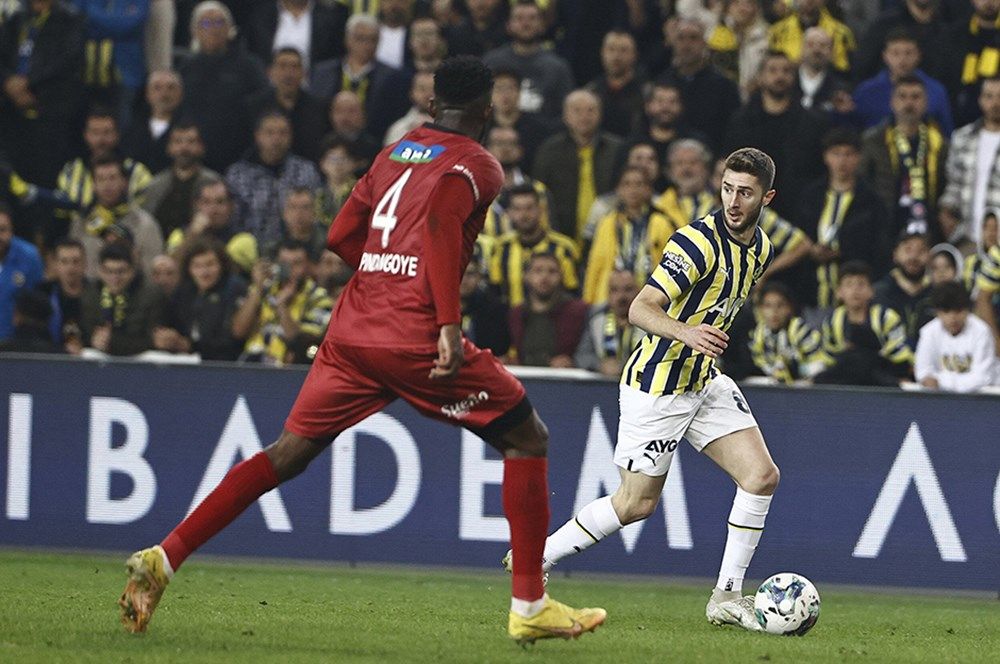 Dünya devi Fenerbahçe'nin kapısında! Sarı-lacivertlilerin milli oyuncusuna sürpriz talip... 4