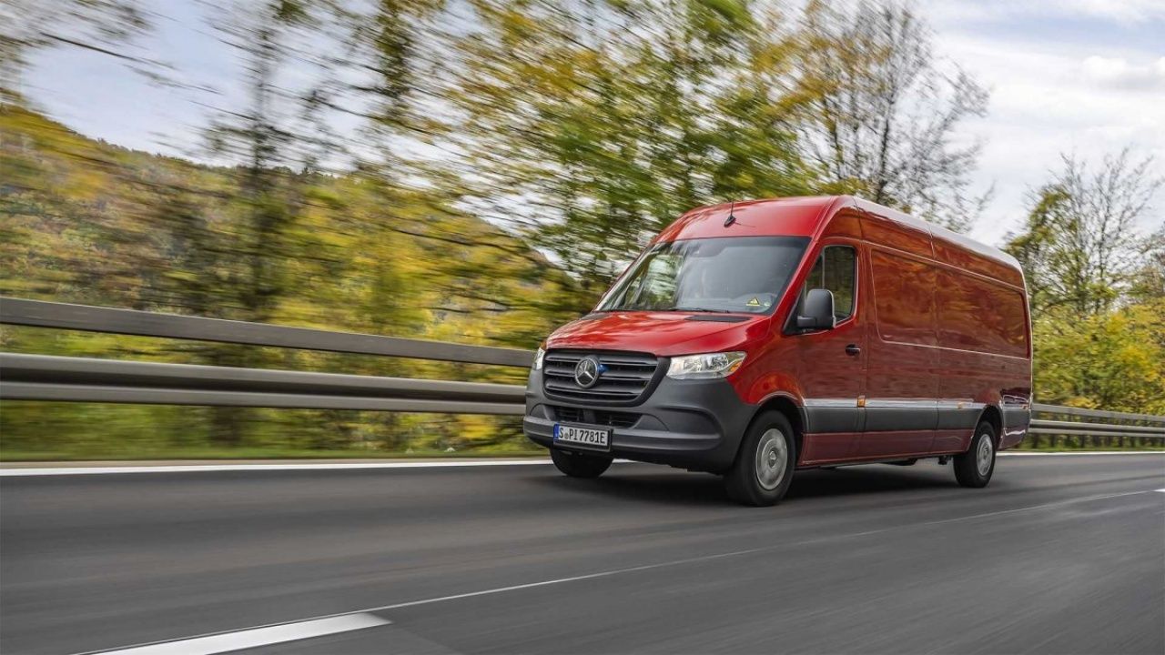 Mercedes elektrikli minibüs modeli eSprinter'ı şubatta tanıtacak 2