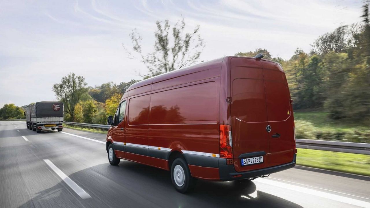 Mercedes elektrikli minibüs modeli eSprinter'ı şubatta tanıtacak 1