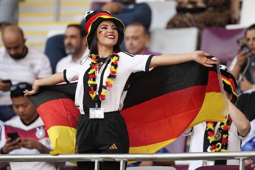 Sahada yıldızlar, tribünde güzeller! İşte Dünya Kupası'nın nefes kesen anları... 38