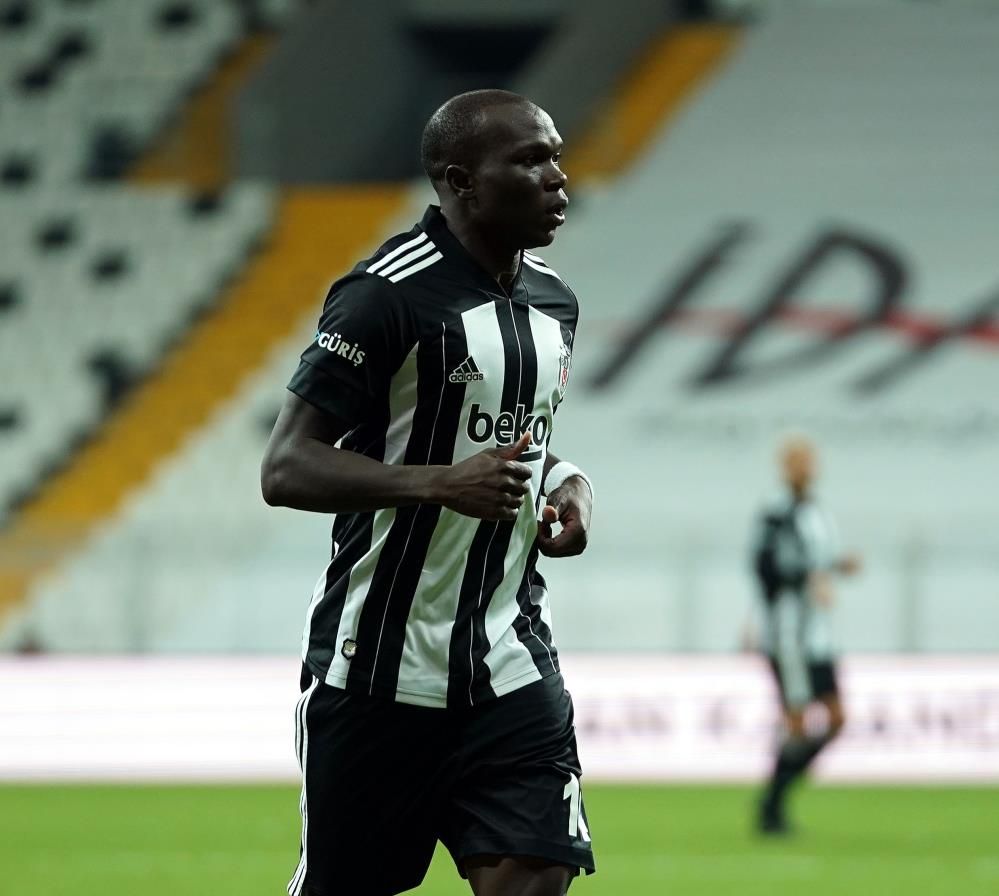 Fenerbahçe eski Beşiktaşlı futbolcuyu transfer ediyor 7
