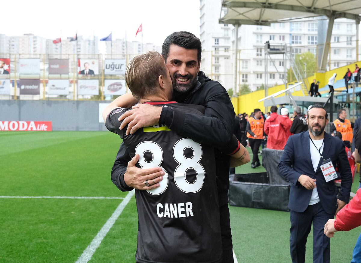Okan Buruk'tan Caner Erkin kararı 10