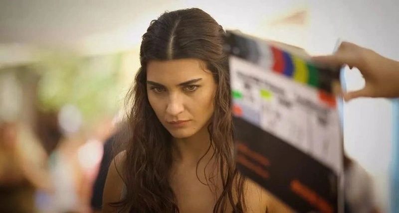 Tuba Büyüküstün Çocuklarını Alıp Ülkeyi Terk Etti! 3