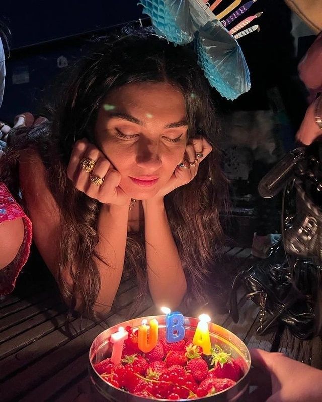 Tuba Büyüküstün Çocuklarını Alıp Ülkeyi Terk Etti! 9