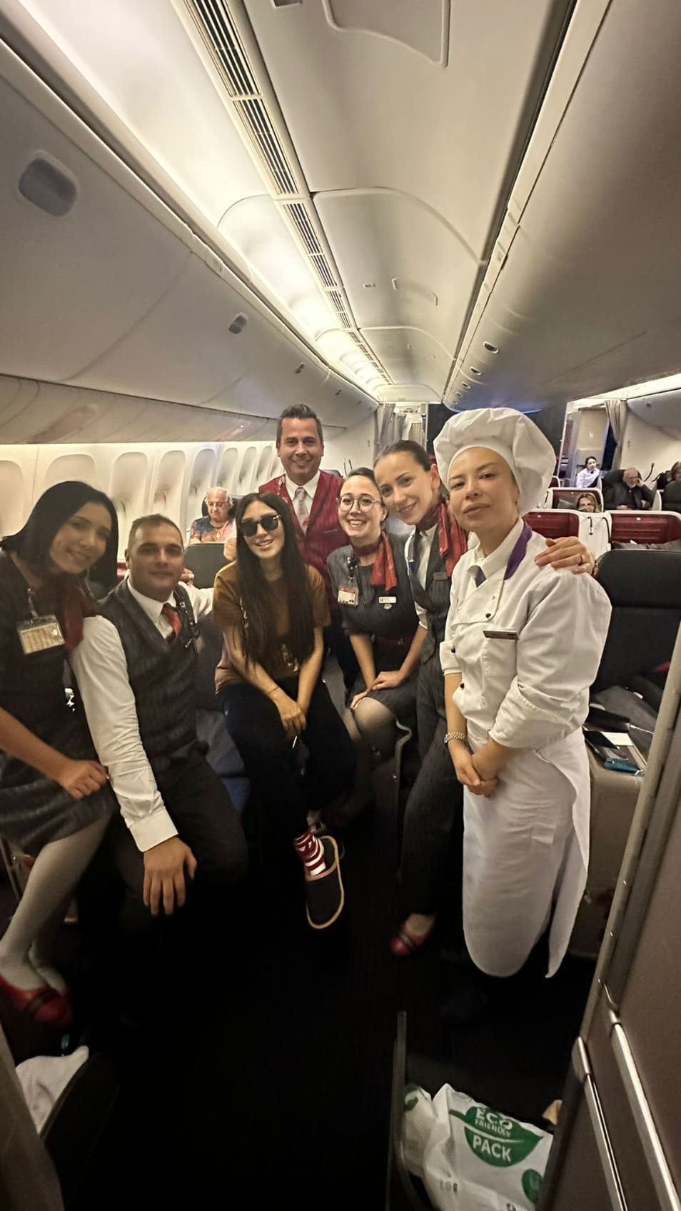 Demet Akalın ile Seren Serengil kız kıza tatile çıktı 8