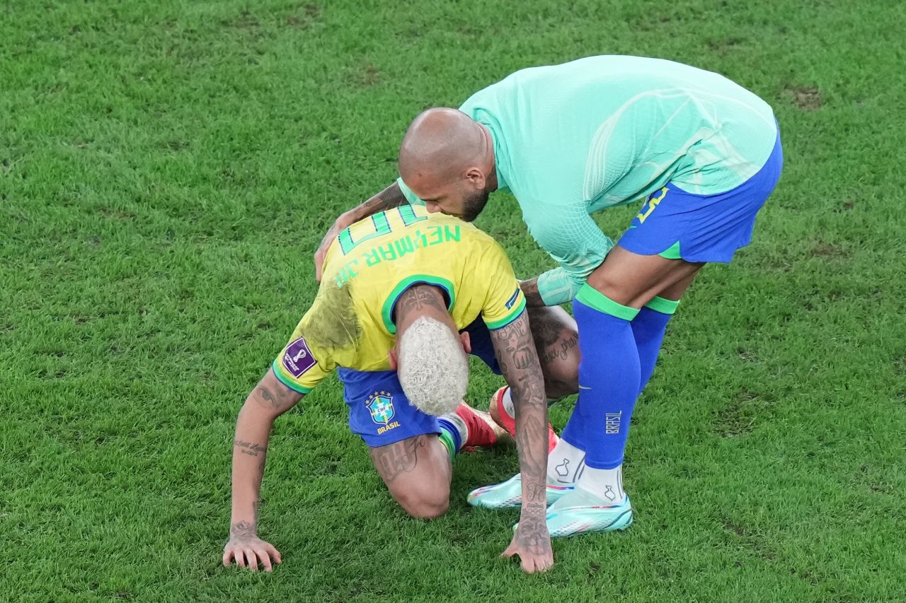 Geceye Neymar’ın gözyaşları damga vurdu 16