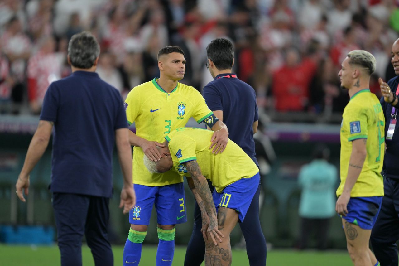 Geceye Neymar’ın gözyaşları damga vurdu 18