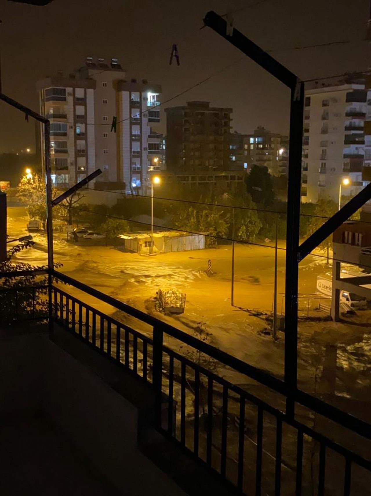 Antalya'da sel felaketi: Sular önüne kattığını aldı, götürdü! Eğitime 1 gün ara verildi 7