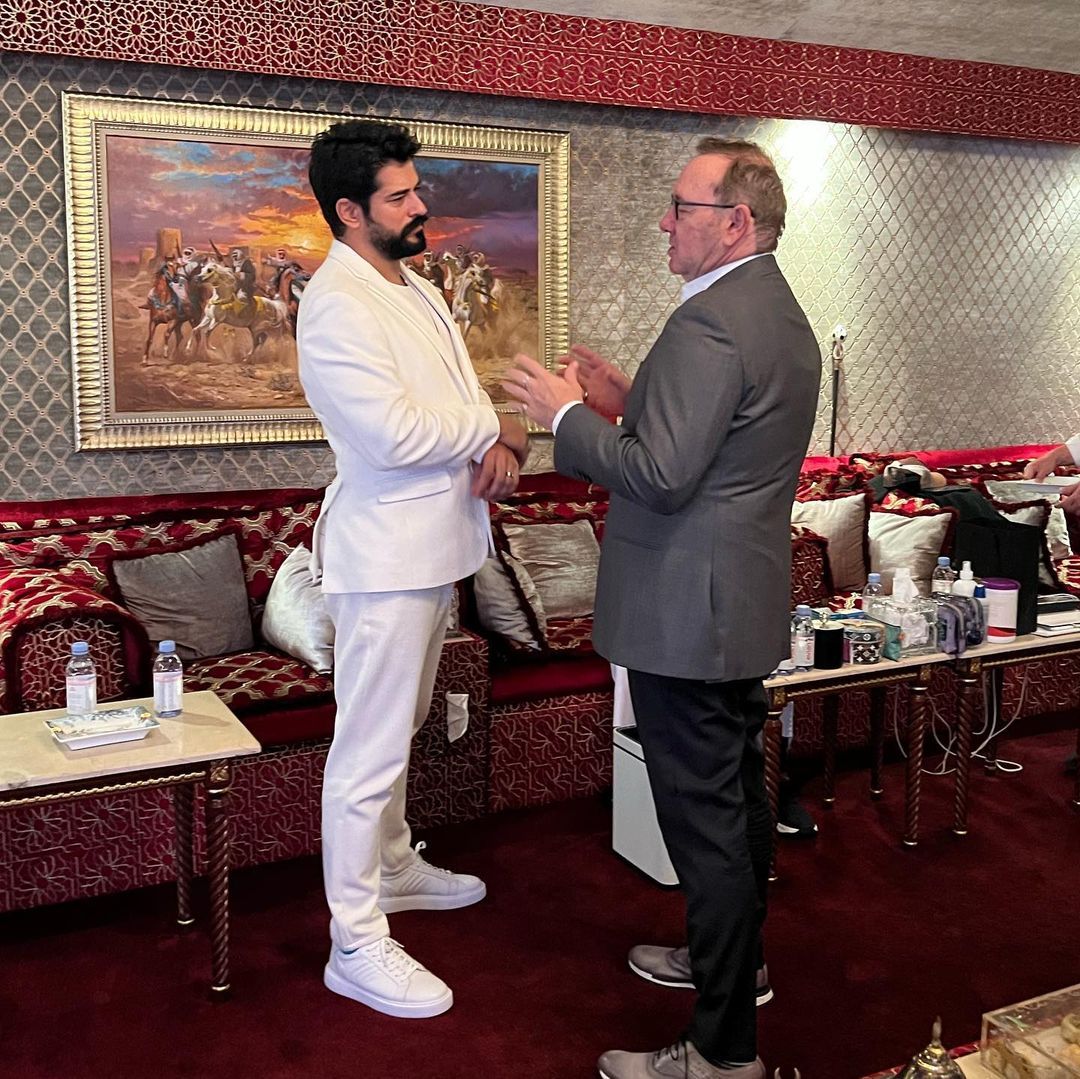 Kevin Spacey ile paylaşım yapan Burak Özçivit'e tepki yağdı 2