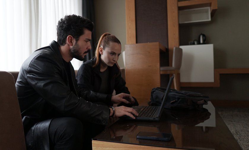 Kaan Yıldırım ve Özge Gürel'in başrolünde yer aldığı Sipahi dizisinin ilk bölümü bu akşam yayınlanacak 1