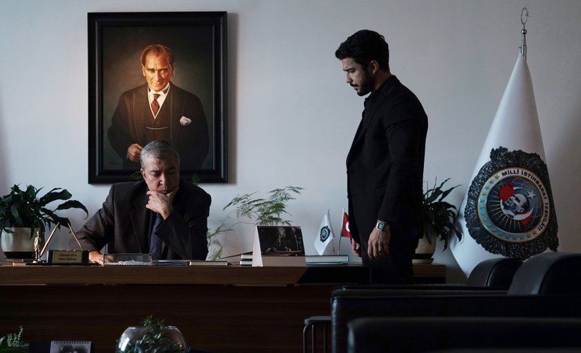 Kaan Yıldırım ve Özge Gürel'in başrolünde yer aldığı Sipahi dizisinin ilk bölümü bu akşam yayınlanacak 8
