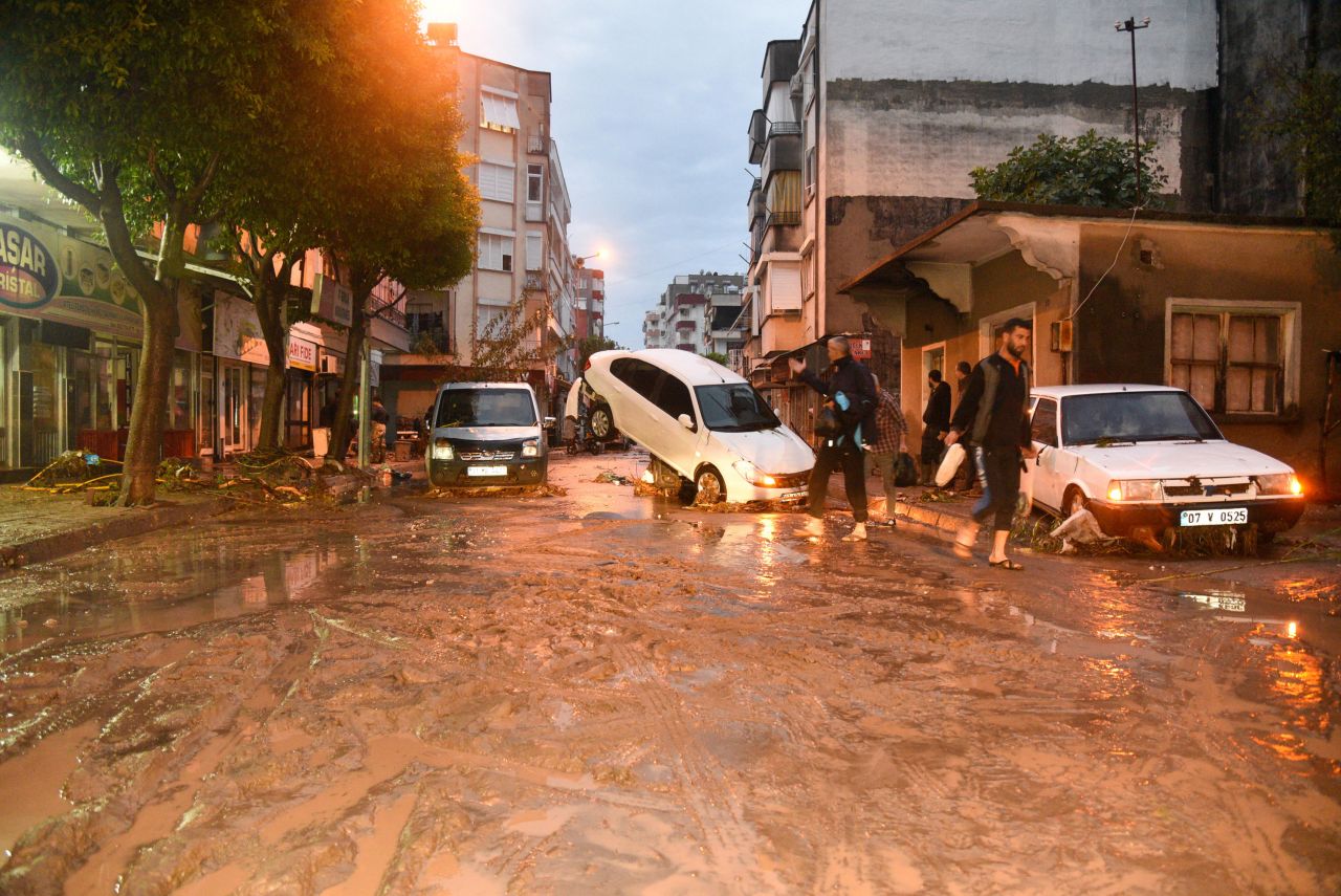 Antalya'daki sel felaketinin boyutu hava aydınlanınca ortaya çıktı 11