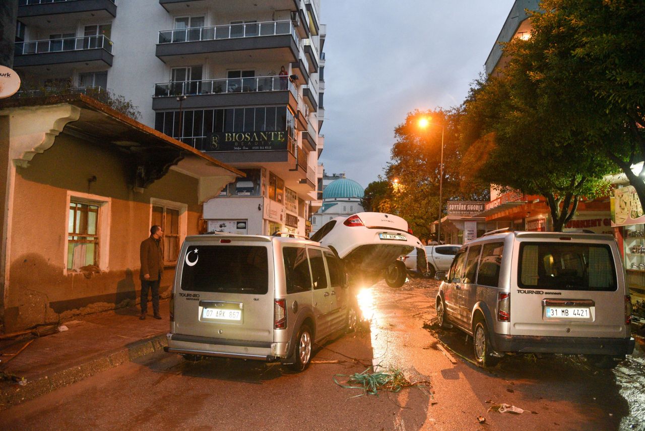 Antalya'daki sel felaketinin boyutu hava aydınlanınca ortaya çıktı 12