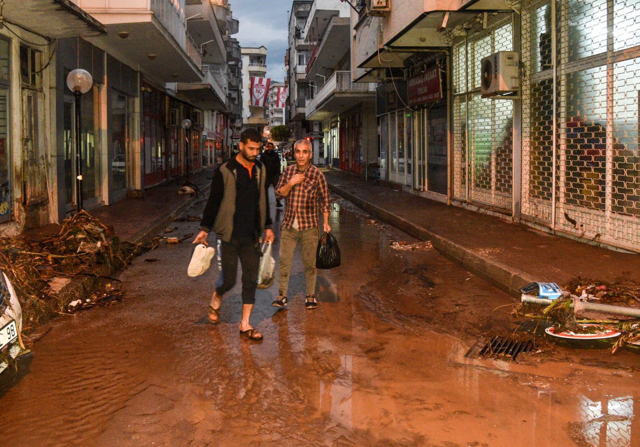 Antalya'daki sel felaketinin boyutu hava aydınlanınca ortaya çıktı 13