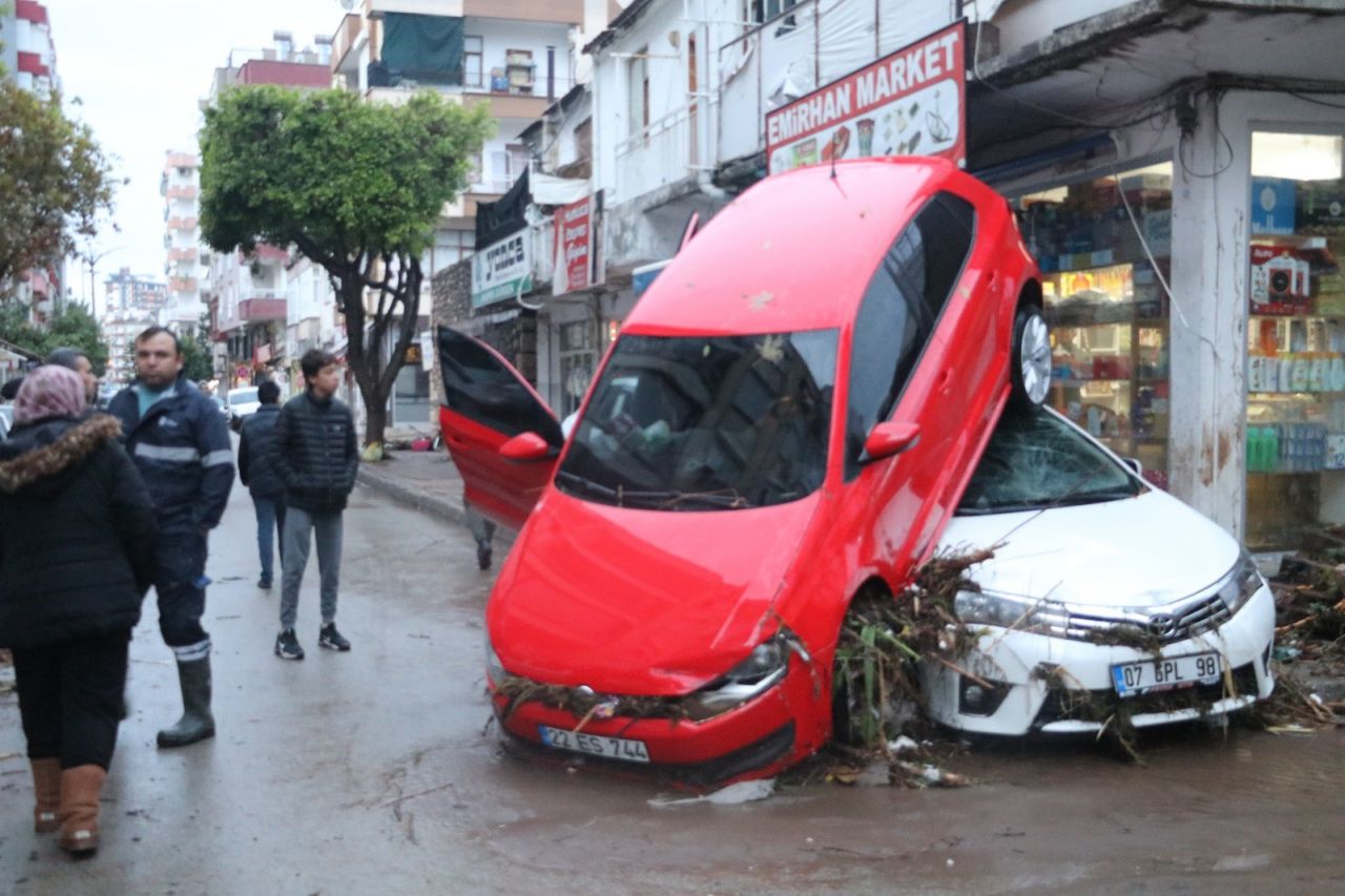 Antalya'daki sel felaketinin boyutu hava aydınlanınca ortaya çıktı 1